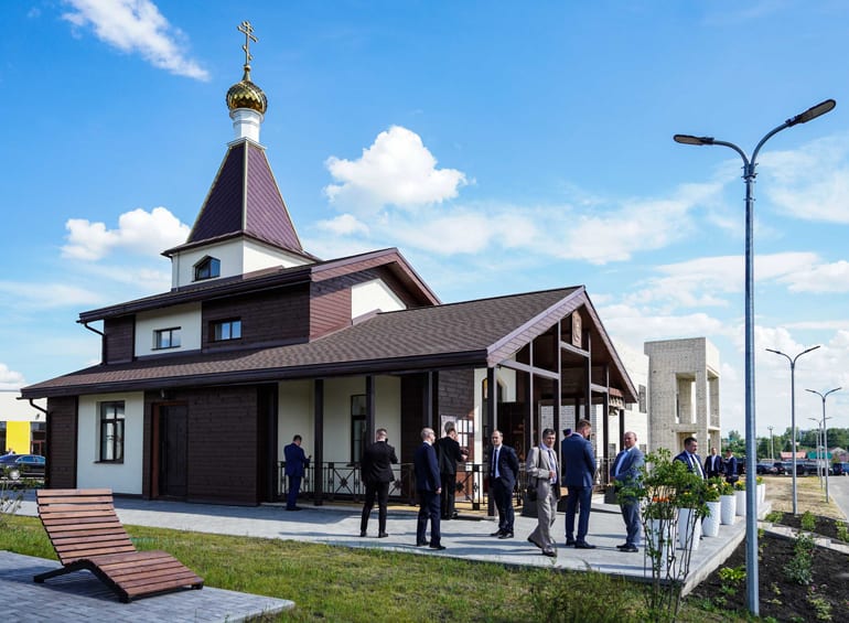 «Вы несете служение»: Патриарх Кирилл навестил подопечных уникального арт-поместья