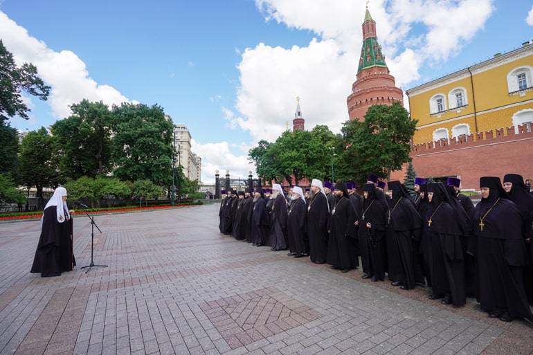 В День памяти и скорби патриарх Кирилл возложил венок к могиле Неизвестного солдата
