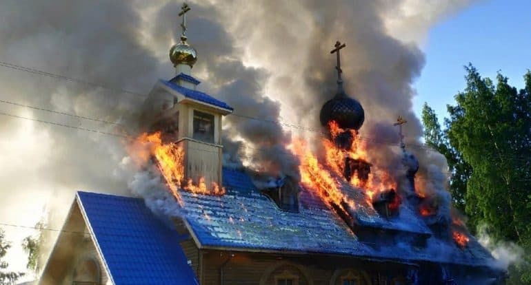 В Петербурге в результате поджога поврежден храм