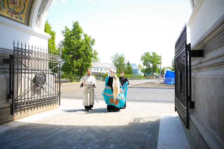 Освящен восстановленный исторический въезд в Серафимо-Дивеевский монастырь – Саровские врата