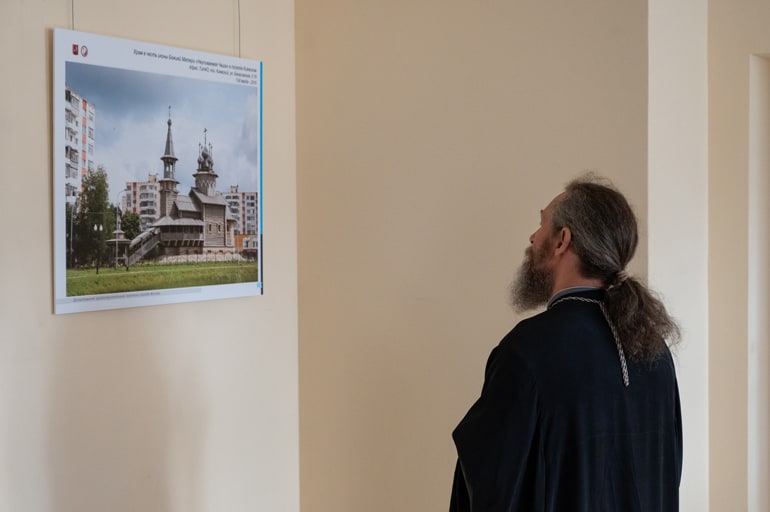 В Правительстве Москвы работает фотовыставка о новых храмах столицы