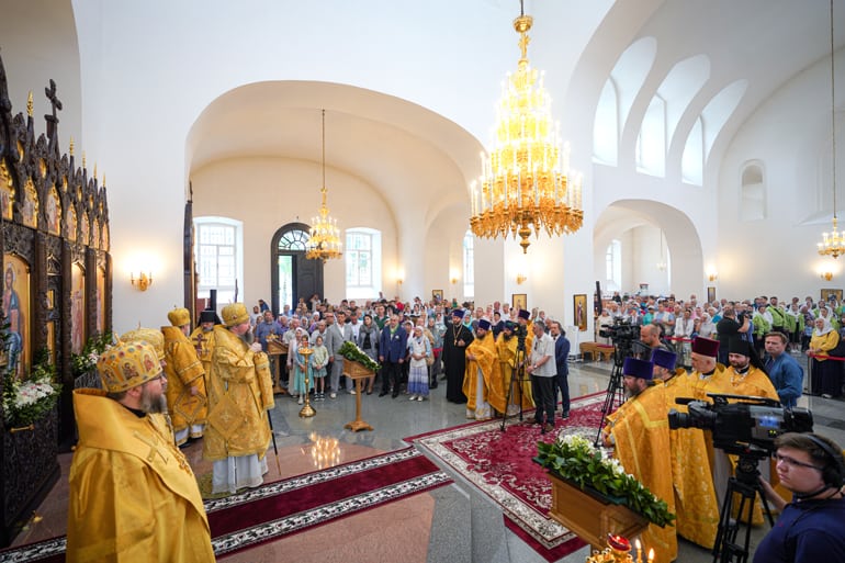 В Гагарине освящен возрожденный Благовещенский собор