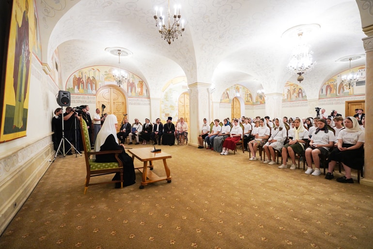 Патриарх Кирилл пожелал детям Донбасса хранить православную веру и участвовать в жизни Церкви