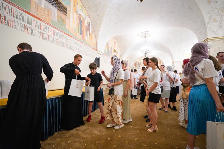 Патриарх Кирилл пожелал детям Донбасса хранить православную веру и участвовать в жизни Церкви