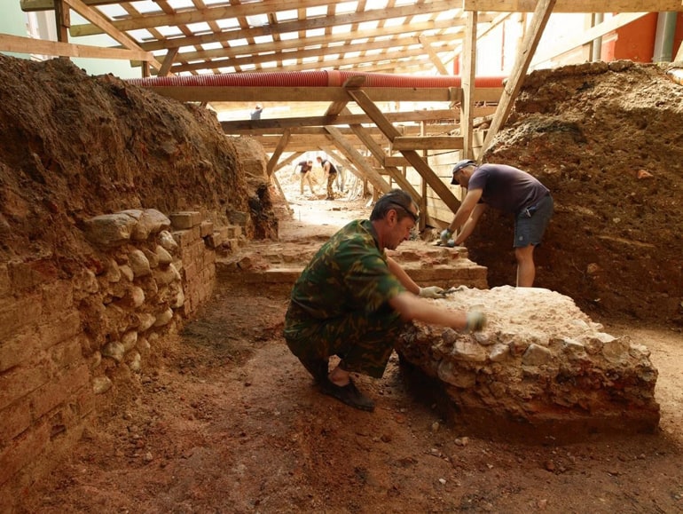 Уникальные археологические артефакты Троице-Сергиевой лавры собрали на одной выставке