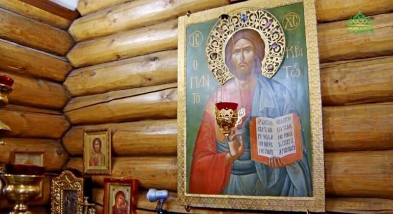В одном из храмов Екатеринбурга мироточит икона Иисуса Христа