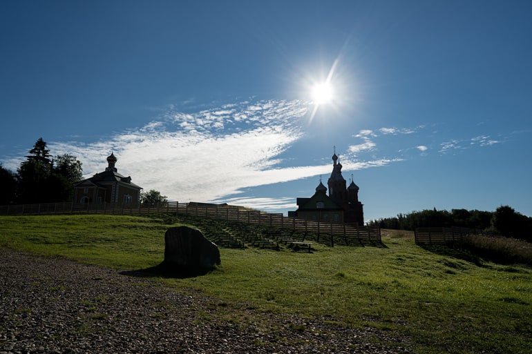 На истоке реки Волга освятили восстановленный храм