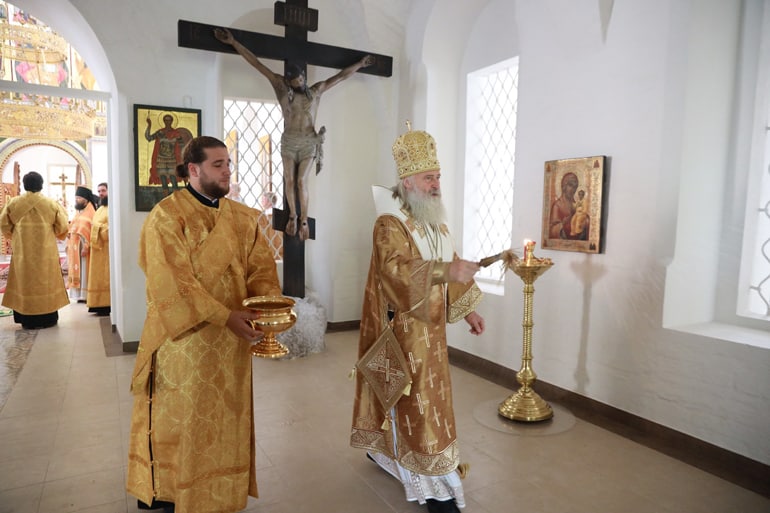 После реставрации освящен Воскресенский храм Андреевского монастыря Москвы