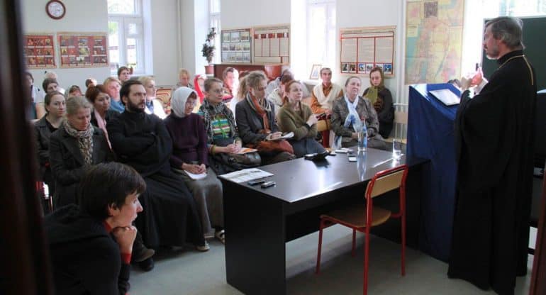 Воскресная школа в Медведкове приглашает бесплатно изучить основы веры: очно или дистанционно