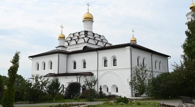 В Свенском монастыре освятили после ремонта храм Антония и Феодосия Печерских