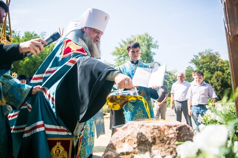 На территории Центральной горбольницы Азова заложили храм святителя Луки Крымского