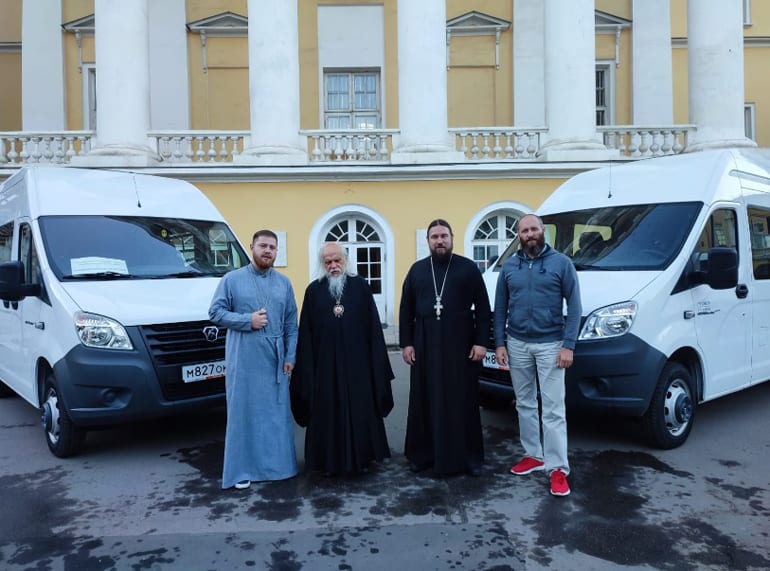 Симферопольской епархии переданы две «Газели» для перевозки гуманитарных грузов и людей