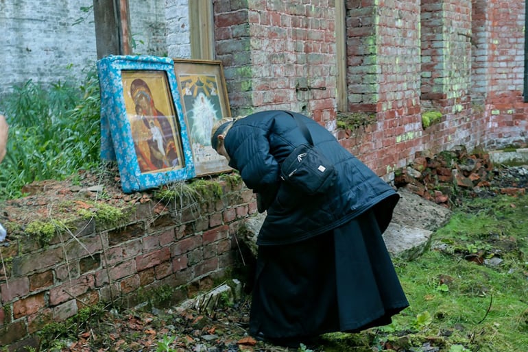 На месте предполагаемого расстрела священномученика Вениамина (Казанского) совершена первая архиерейская Литургия
