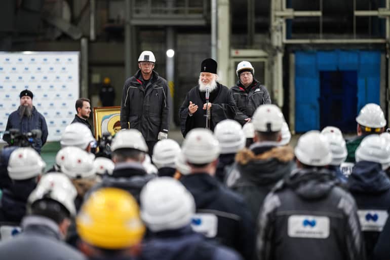 Патриарх Кирилл пообщался с шахтерами на глубине 2 км, назвав их труд героическим
