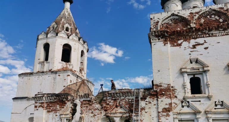 Началась подготовка к реставрации первого каменного храма в Сибири