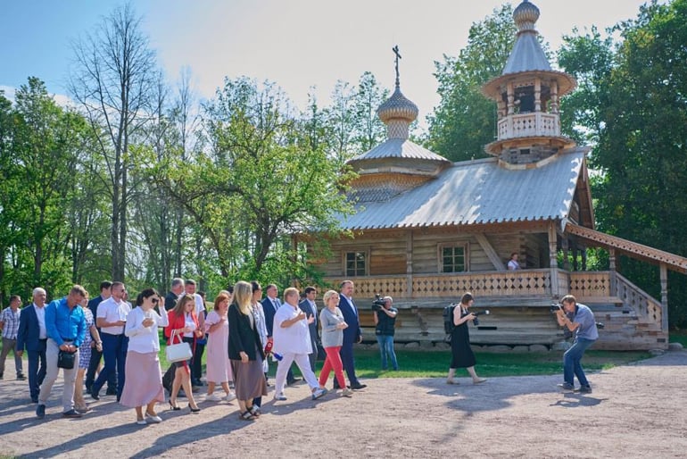 После масштабной реставрации открылся музей «Витославлицы» с уникальными деревянными храмами