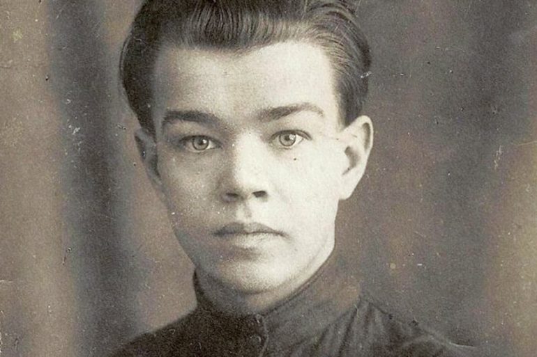 «Пусть даже никогда я не научусь писать хорошие книги — не беда! У меня остается жизнь» — поэт Василий Кубанев. Умер в 21 год в 1942