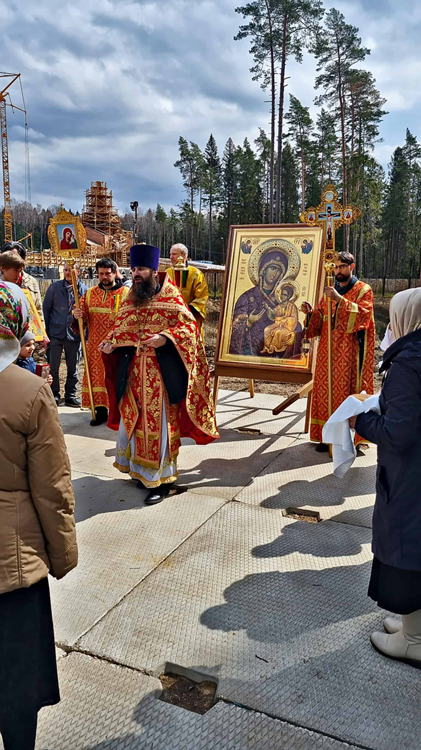 Церковь 21 века. Крестный ход на Пасху 2022. Богородица Покрова. С покровом православные. Храм Покрова.