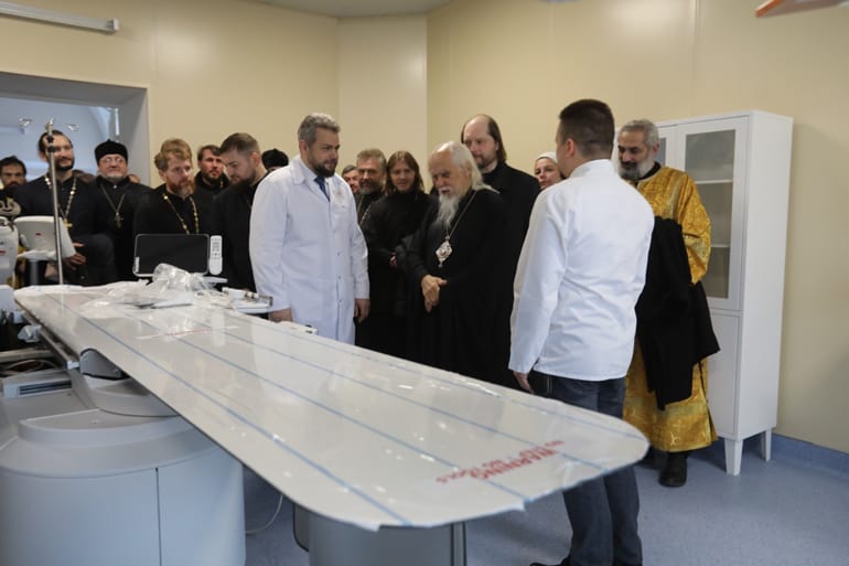 В больнице святителя Алексия освятили новое отделение с ультрасовременным аппаратом