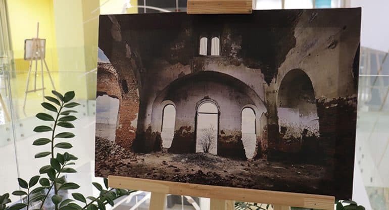 На фотовыставке в Рязани показывают разрушенные храмы, которые еще можно спасти