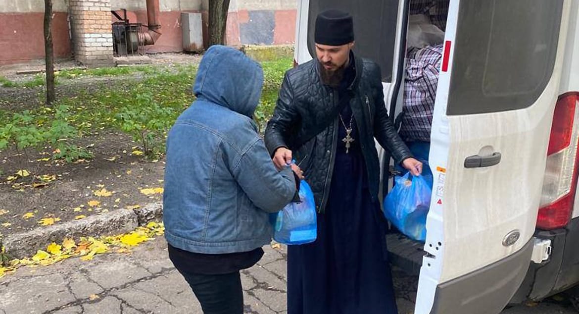 Епархиальное собрание Москвы поблагодарило клириков и мирян, помогающих мирным жителям в зоне конфликта