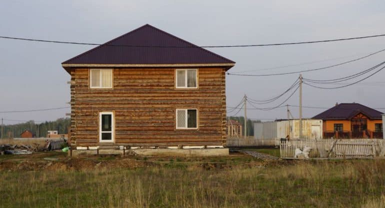 Обитель милосердия Омской епархии построила дом для многодетной семьи