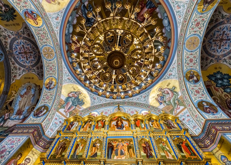 Патриарх Кирилл освятил в Москве отреставрированный храм православных осетин