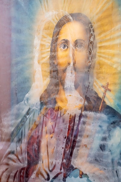 В Алма-Ате можно поклониться чудотворному лику Христа, отобразившемуся на стекле в годы гонений