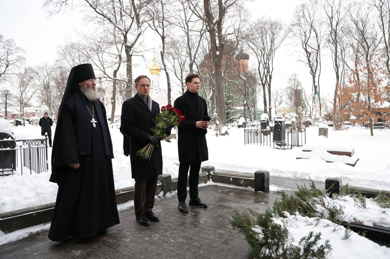 В Донском монастыре Москвы почтили память генерала Антона Деникина