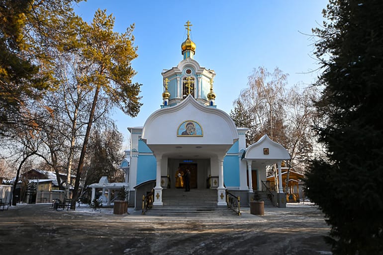 В Казахстане освятили отреставрированный старейший храм Алма-Аты