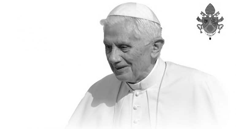 Скончался почетный Папа Римский Бенедикт XVI