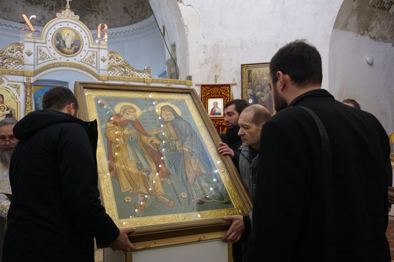 В храме святой Ирины в Москве можно помолиться перед уникальной иконой Серафима Саровского и Гавриила (Ургебадзе)