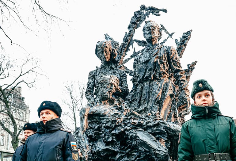 В Петербурге открыли памятник медикам блокадного Ленинграда