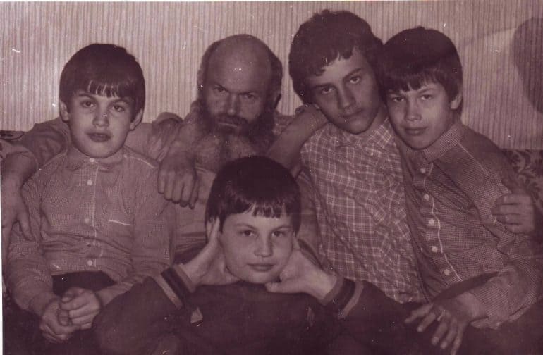 „Постао је свештеник када сам имао само четири године“: Јереј Павел Островски и његов отац, протојереј Константин Островски, причају један о другом