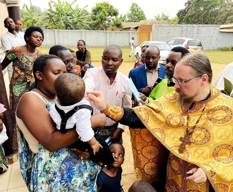 На русском приходе в Руанде в православие приняли 25 человек