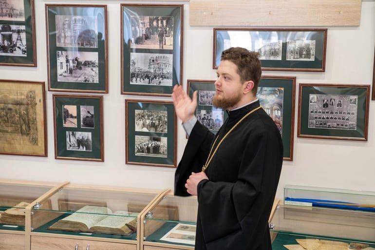 В Евпатории открыли церковно-исторический музей с уникальными портретами святой Царской четы