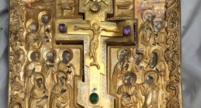 В нижегородском монастыре нашли уникальную икону с крестом-реликварием и мощами святых