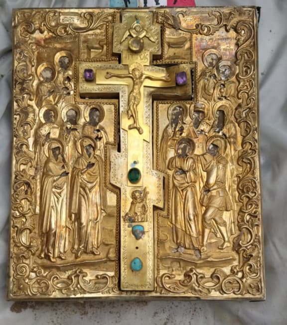 В нижегородском монастыре нашли уникальную икону с крестом-реликварием и мощами святых