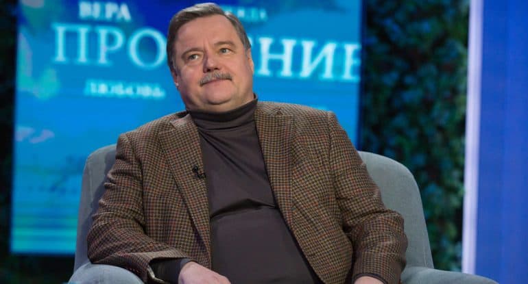 «Я в детстве червяков собирал с асфальта и относил в землю, обратно, потому что мне их было жалко», — журналист Алексей ...