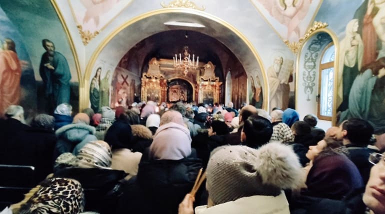 Тысячи верующих пришли помолиться в Киево-Печерскую лавру в последний день ультиматума украинских властей канонической Церкви