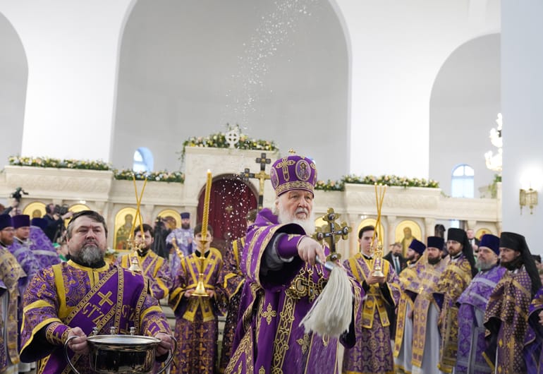 Патриарх Кирилл освятил в Жулебине новый храм, подарив приходу икону с Кавказа