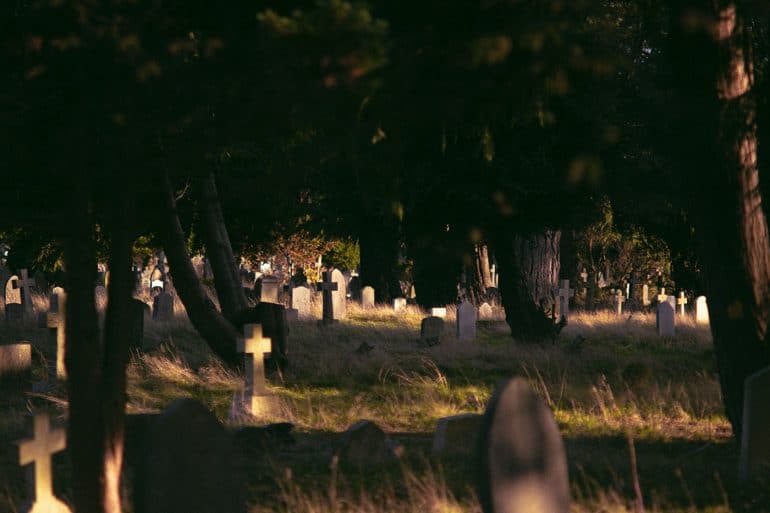 Как найти умершего на кладбище
