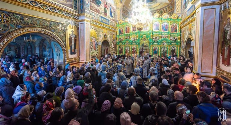 На Благовещение Украинская Церковь совершила службы в восьми переполненных храмах Киево-Печерской лавры