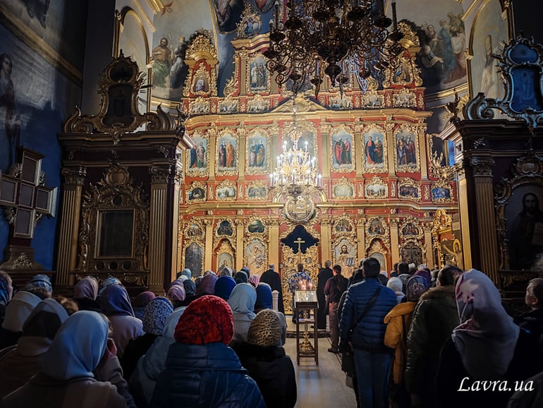 На Благовещение Украинская Церковь совершила службы в восьми переполненных храмах Киево-Печерской лавры