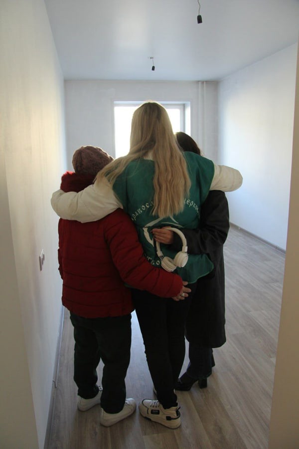 Бабушка с внучкой из Кызыла, за которых заступился священник, получили квартиру