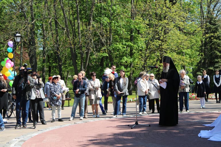 В Калининграде открыли памятник «Счастливая семья», в котором отобразили идею многодетности