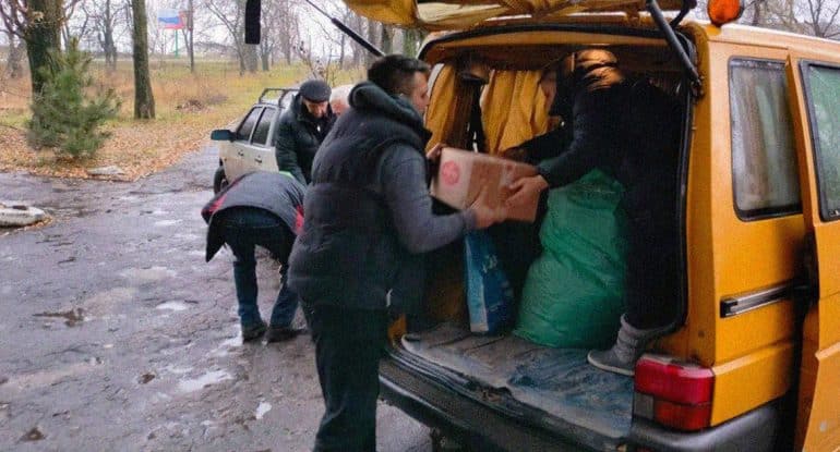 «Напротив имен моих близких стояла пометка “умер”. Но я продолжила их искать» — как медик из Подмосковья отправилась в з...