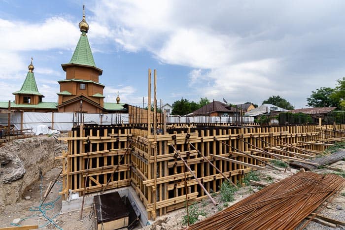 В Алма-Ате помолились о благополучном строительстве храма в честь святых Космы и Дамиана Римских