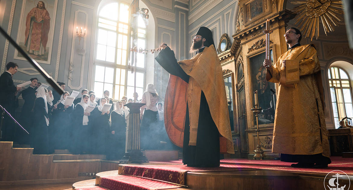 Если можно поминать любого в личной молитве, зачем Церковь для поминания только православных?