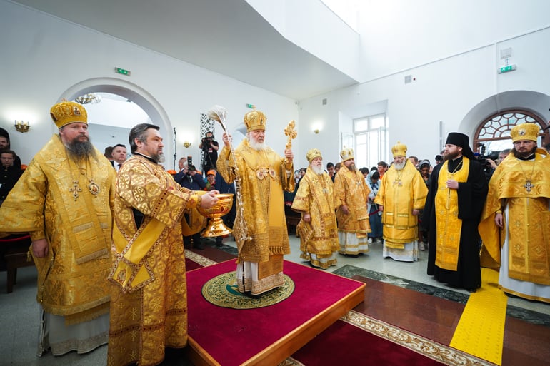 Патриарх Кирилл освятил в Тюмени восстановленный Благовещенский храм, присвоив ему статус соборного